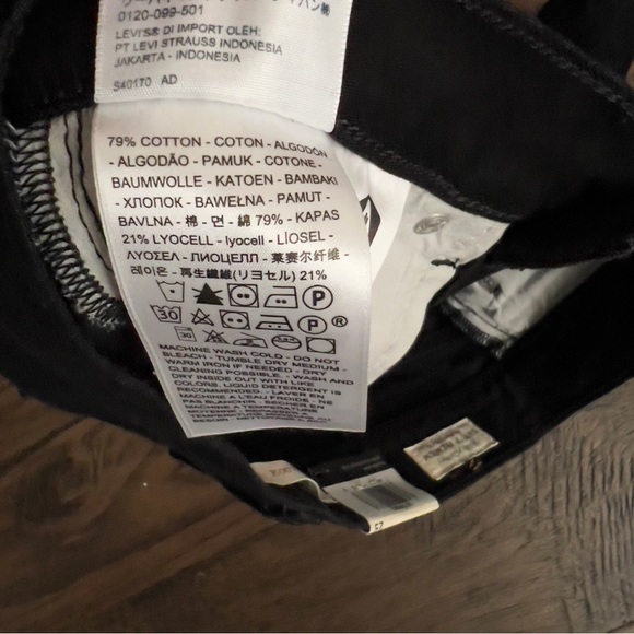 Levis Premium High Loose Bermuda Shorts Black - Picture 13 of 16